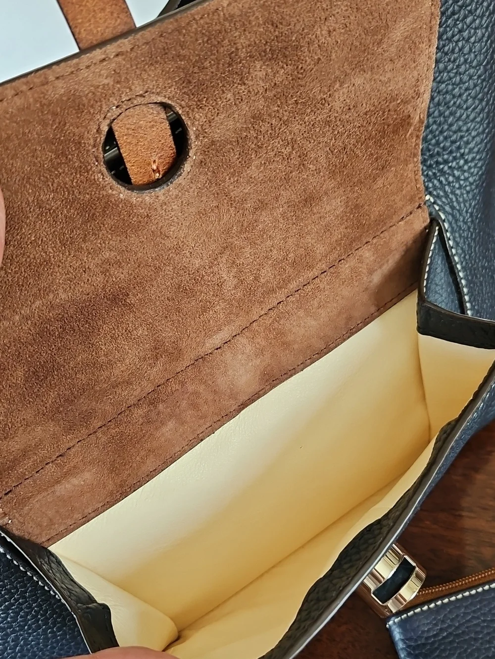 Dooney & Bourke classic dooney